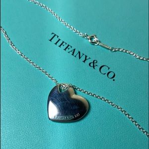 ❌❌❌SOLD ❌❌❌Tiffany & Co. Solid heart Necklace